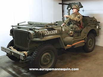 Europe Mannequin-Mannequins r&eacute;alistes, T&ecirc;tes et Mains pour Mus&eacute;es et Collectionneurs d'uniformes,costumes,coiffures,casques,casquettes en Militaria et autres
